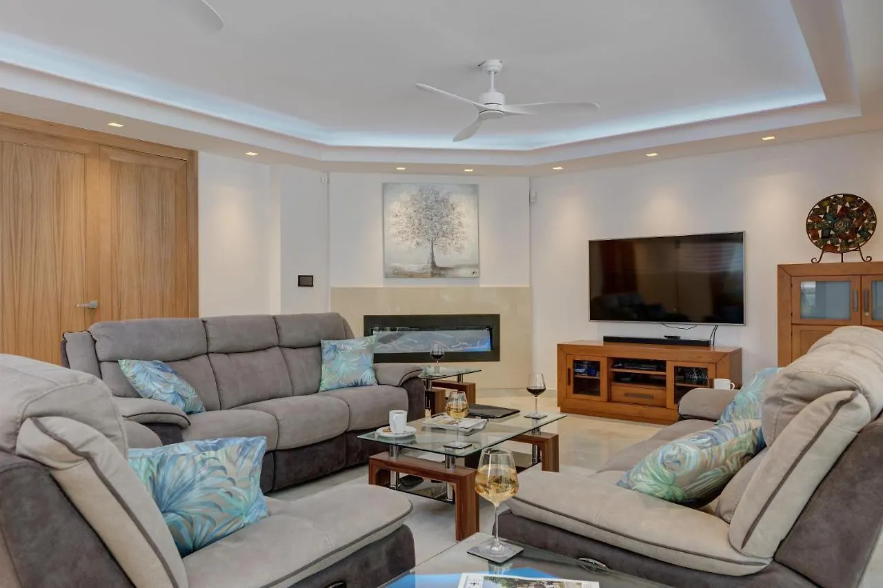 Villa Bella - Stunning 5 Bedroom Villa With Pool La Cala De Mijas